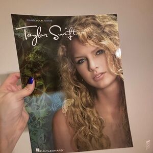 Taylor Swift Piano Vocal Guitar Book